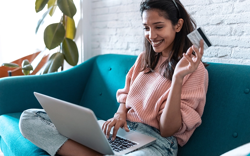 girl with credit card